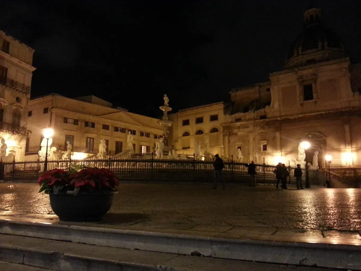 Bed and Breakfast Ai Lattarini House Palermo 2*,