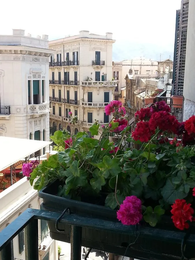 Ai Lattarini House Bed & Breakfast Palermo 2*,