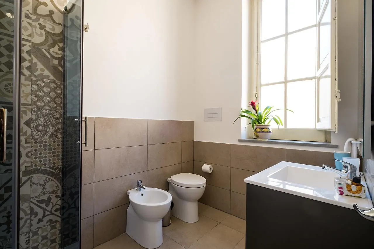 Ai Lattarini House Bed & Breakfast Palermo 2*,  Italy